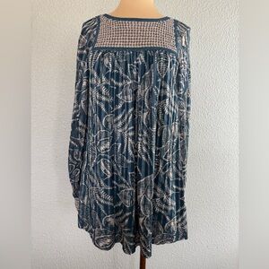 BCBGMaxAzria Silk Peasant Tunic Top Size Medium Crochet Yolk and Cuffs